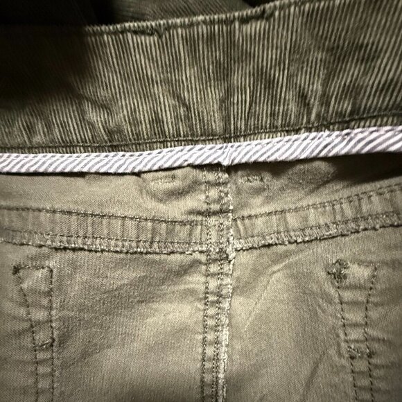 L.L.Bean Favorite Fit Women's Corduroy Pants SZ 18 Olive Green EUC Fall Outdoors - Picture 4 of 9